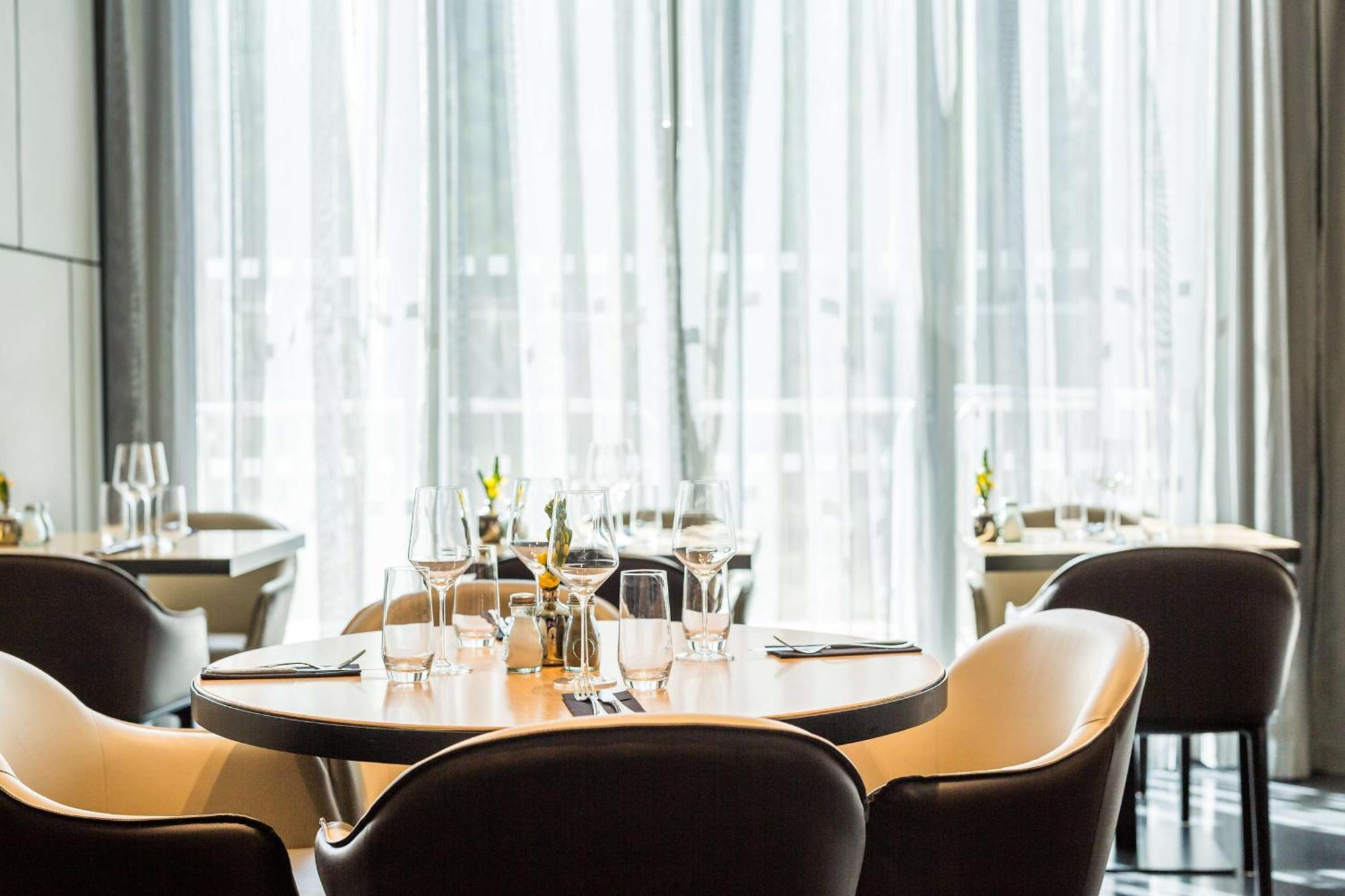 Отель Park Plaza London, Park Royal Экстерьер фото