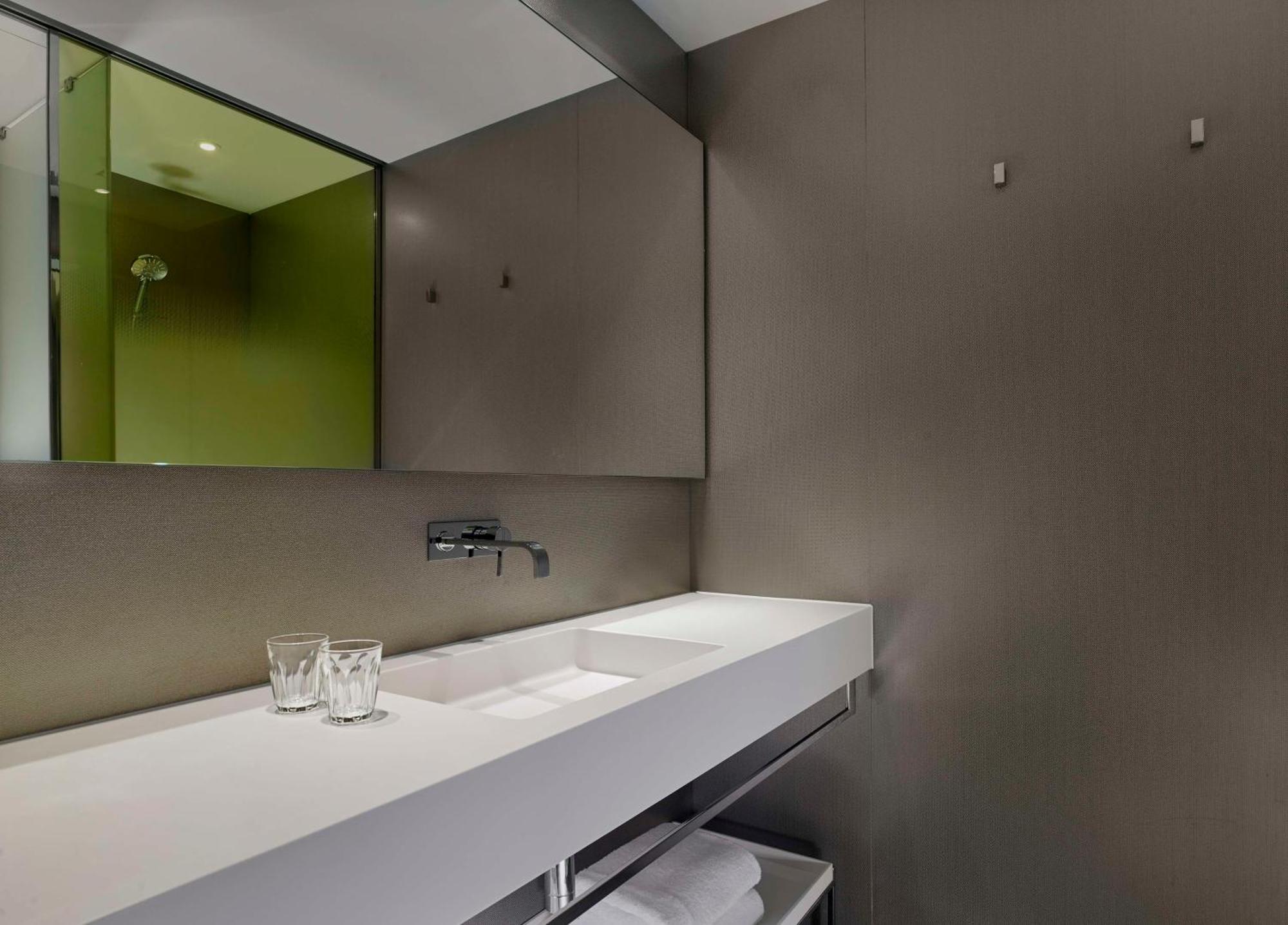 Отель Park Plaza London, Park Royal Экстерьер фото